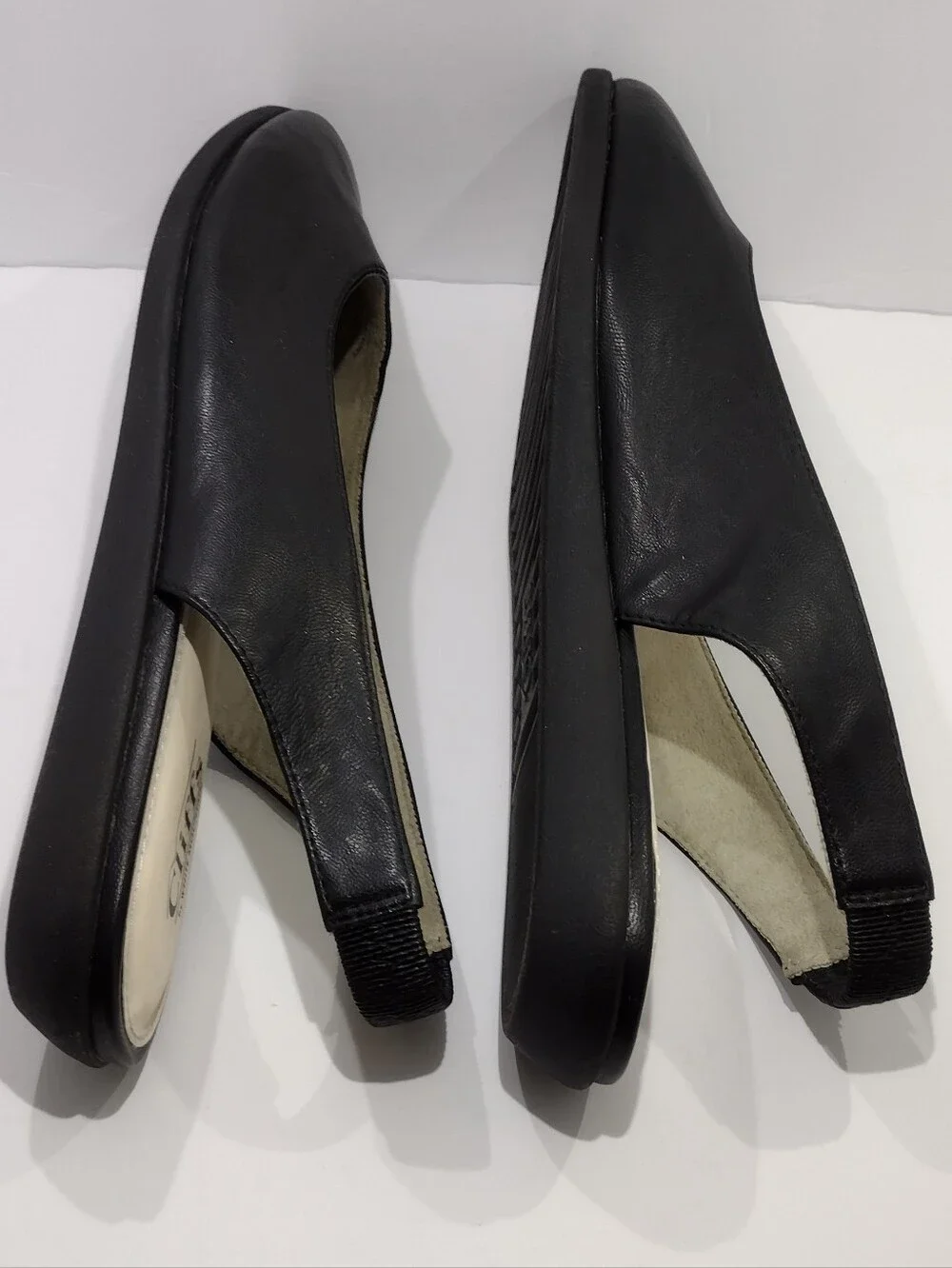Cliffs by WHITE MOUNTAIN pre owned